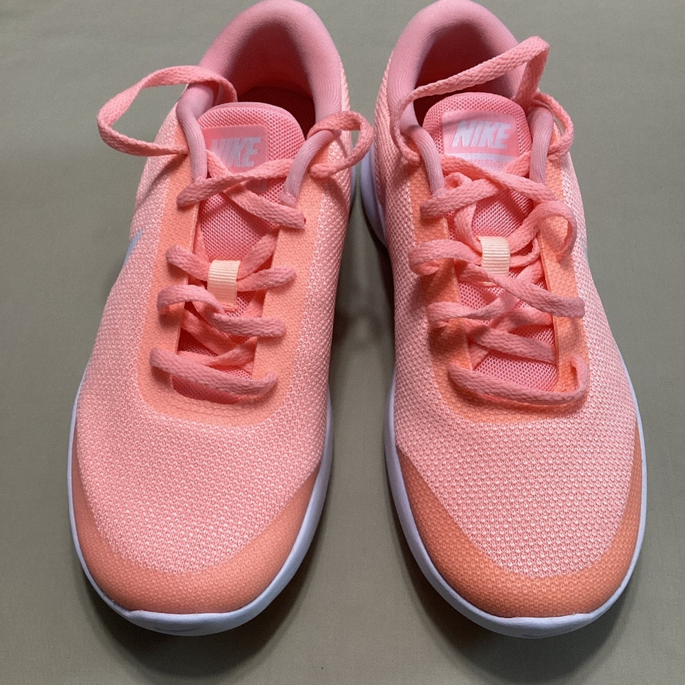 NWOT Nike Flex Experience RN7 running shoes
